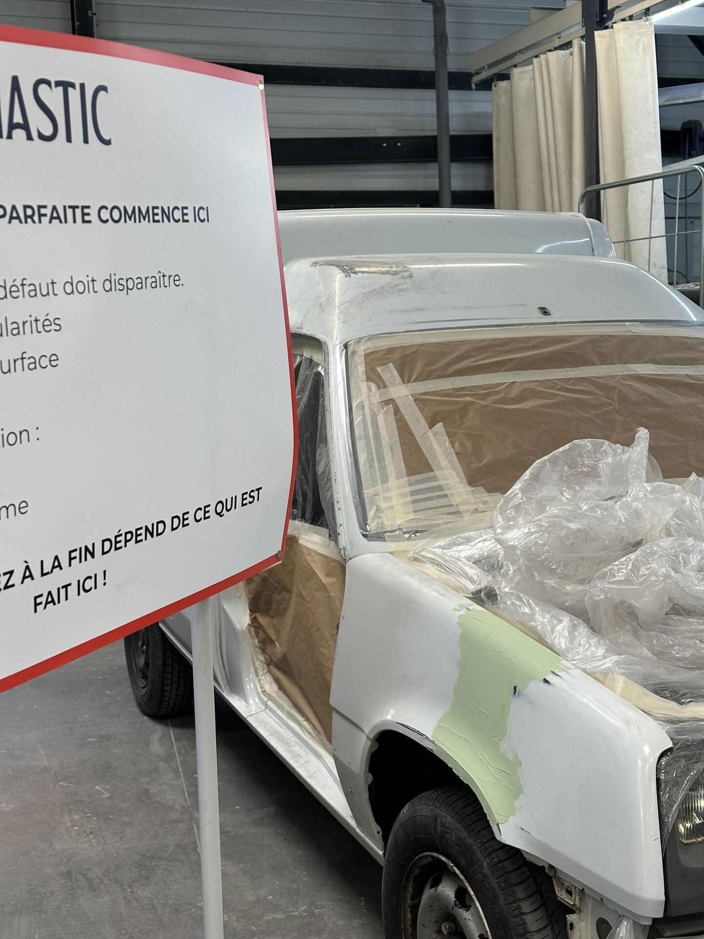 Masquage d’un véhicule avant peinture