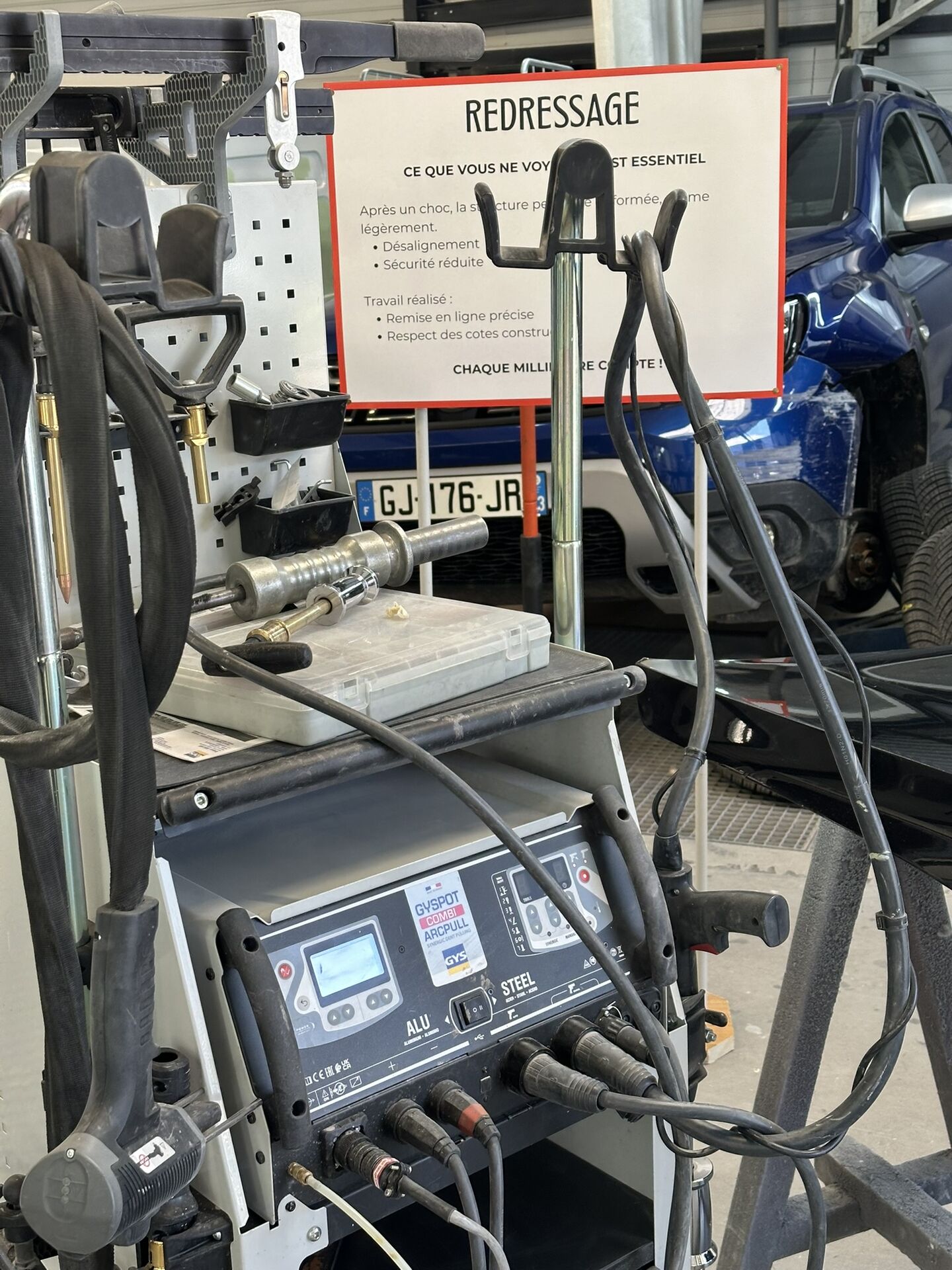 Poste de redressage de carrosserie